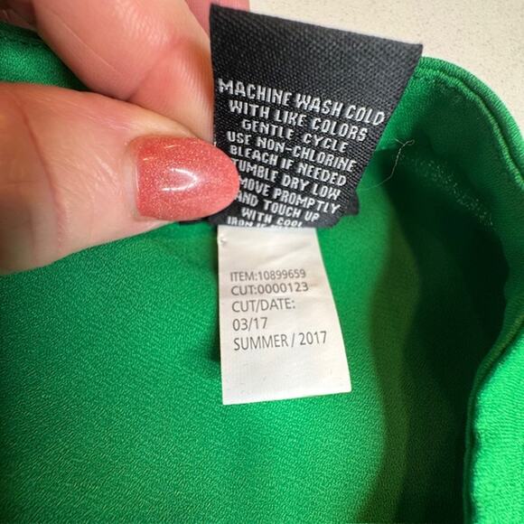 Torrid Sz 2 Sleeveless Georgette Chiffon Henley Blouse Green Top - Picture 11 of 11